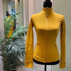 Gently worn Lululemon jacket. Size 4